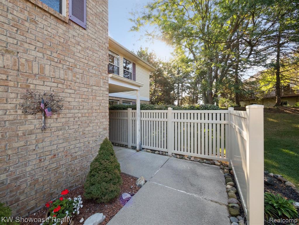 61011 Greenwood Drive, South Lyon, MI 48178 — Photo 27