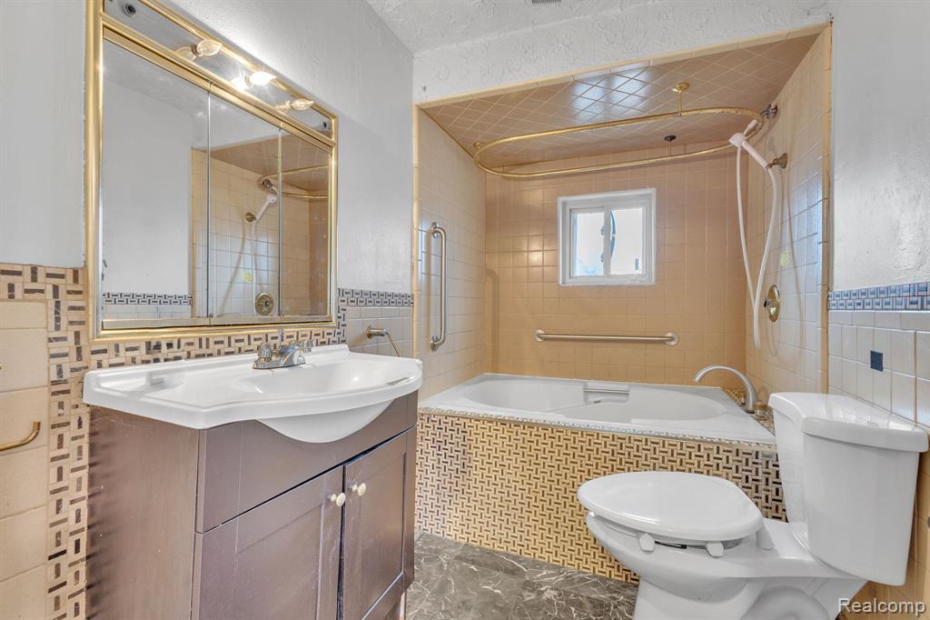 8202 N Inkster Road, Dearborn Heights, MI 48127 — Photo 21