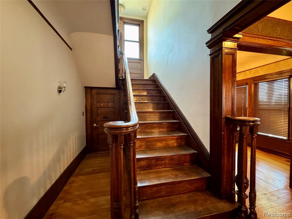 2156 W JEFFERSON Avenue, Trenton, MI, 48183