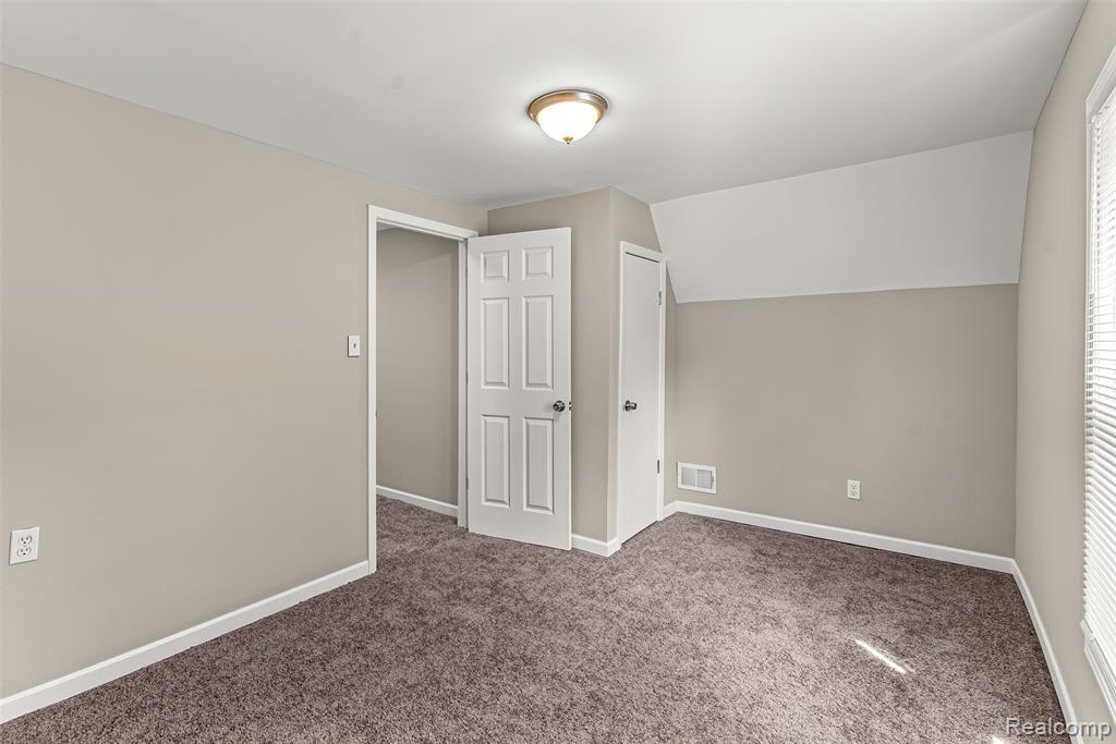 8329 Lenore Street, Dearborn Heights, MI 48127 — Photo 19
