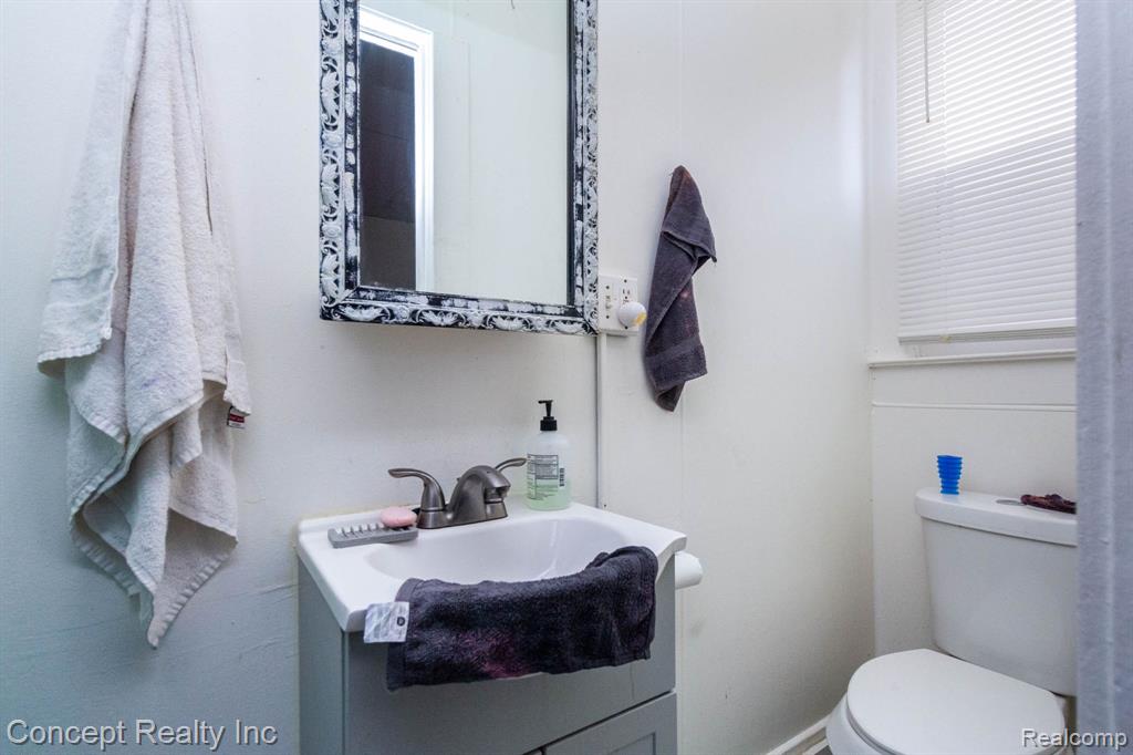 957 Park Avenue, Lincoln Park, MI 48146 — Photo 17