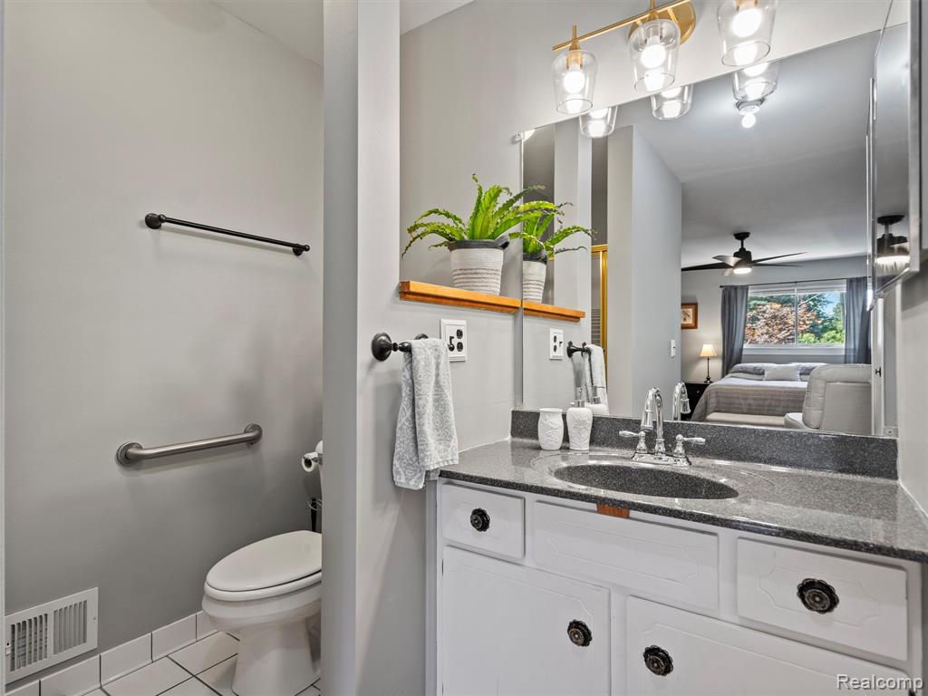 65 Stratford Lane, Rochester Hills, MI 48309 — Photo 21
