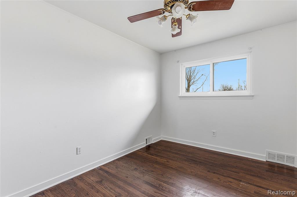 1575 W 13 Mile Road, Madison Heights, MI 48071 — Photo 14