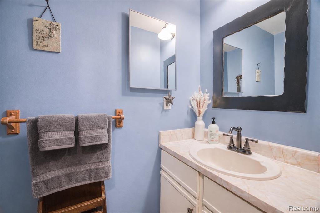 2131 Vine Way Drive, 96, Canton, MI 48188 — Photo 17