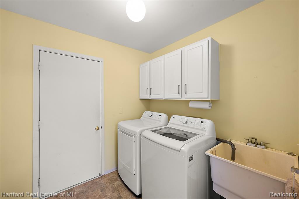 402 Mulberry Drive, Commerce Twp, MI 48390 — Photo 16