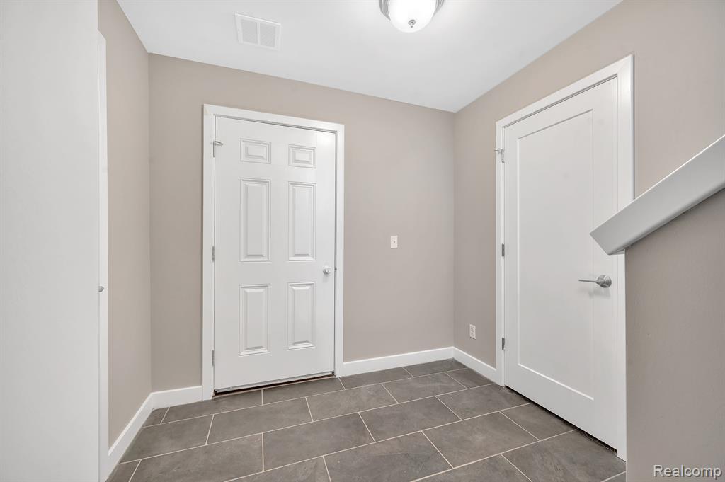 41600 ORIANNA Lane, 14, Novi, MI — Photo 32