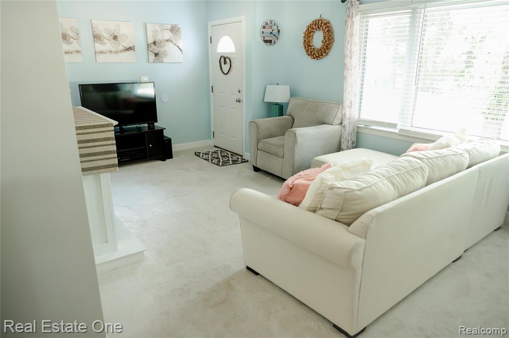 88 Longfellow Road, Whitmore Lake, MI 48189 — Photo 4