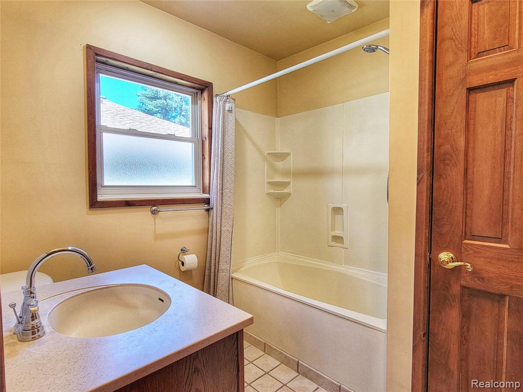 712 Wolverine Drive, Wolverine Lake, MI 48390 — Photo 37