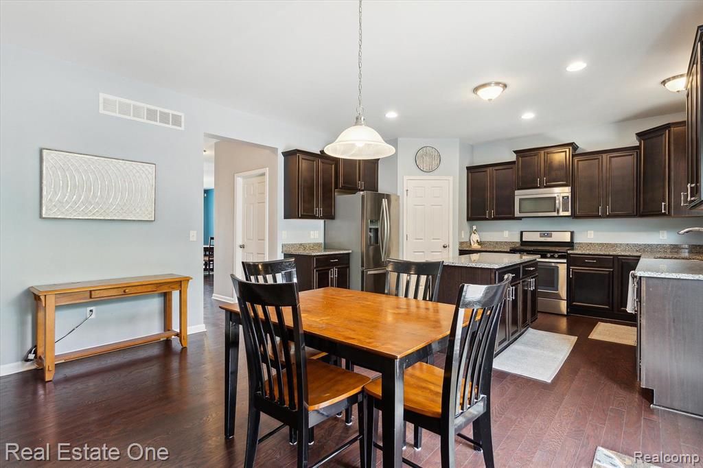 57980 Sunflower Circle N, New Hudson, MI 48165 — Photo 10