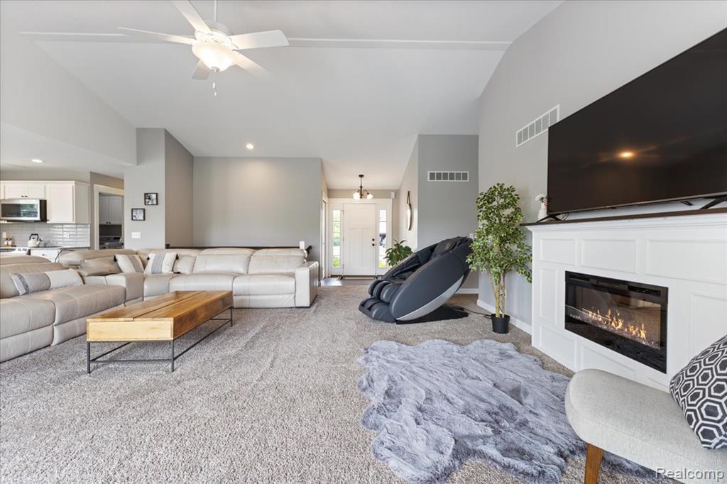 5606 Chatham Lane, Grand Blanc, MI 48439 — Photo 14