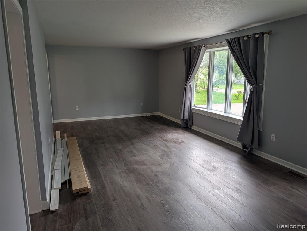 26241 Weigel Road, New Boston, MI 48164 — Photo 27