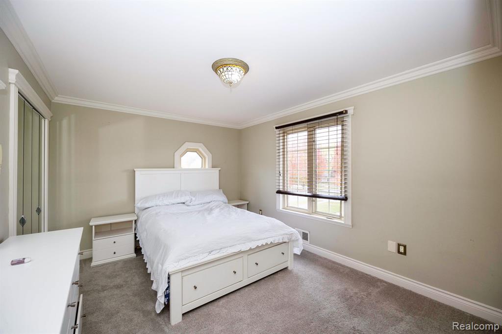 8401 Fenton Street, Dearborn Heights, MI 48127 — Photo 39