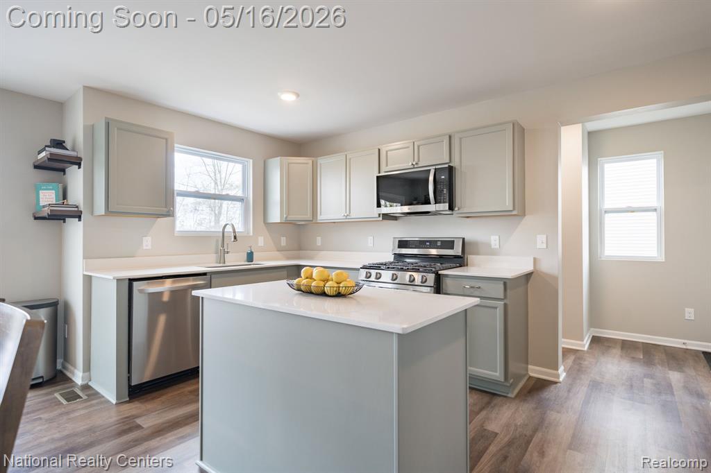 257 Sandhill Court, White Lake, MI — Photo 10