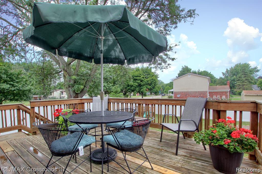 42464 SOMERSET Court, Canton, MI 48187 — Photo 23