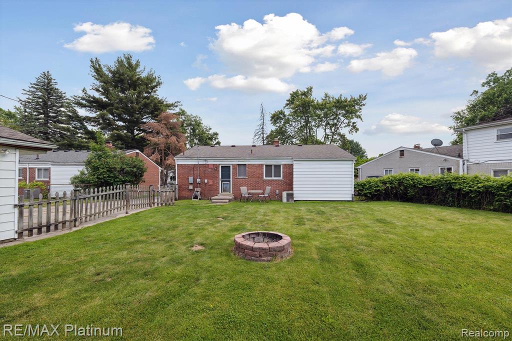 8685 Terri Drive, Westland, MI — Photo 40