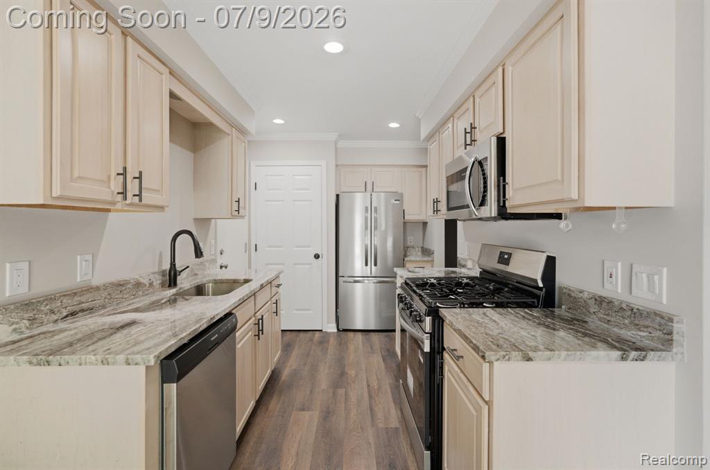47078 Auburn Court, Utica, MI 48317 — Photo 8