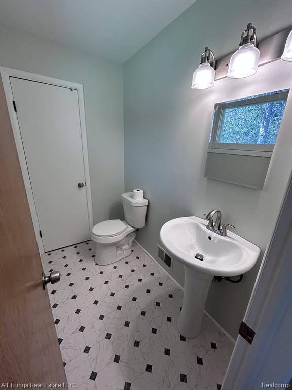 6037 BROOKWOOD Drive, Burton, MI 48509 — Photo 10