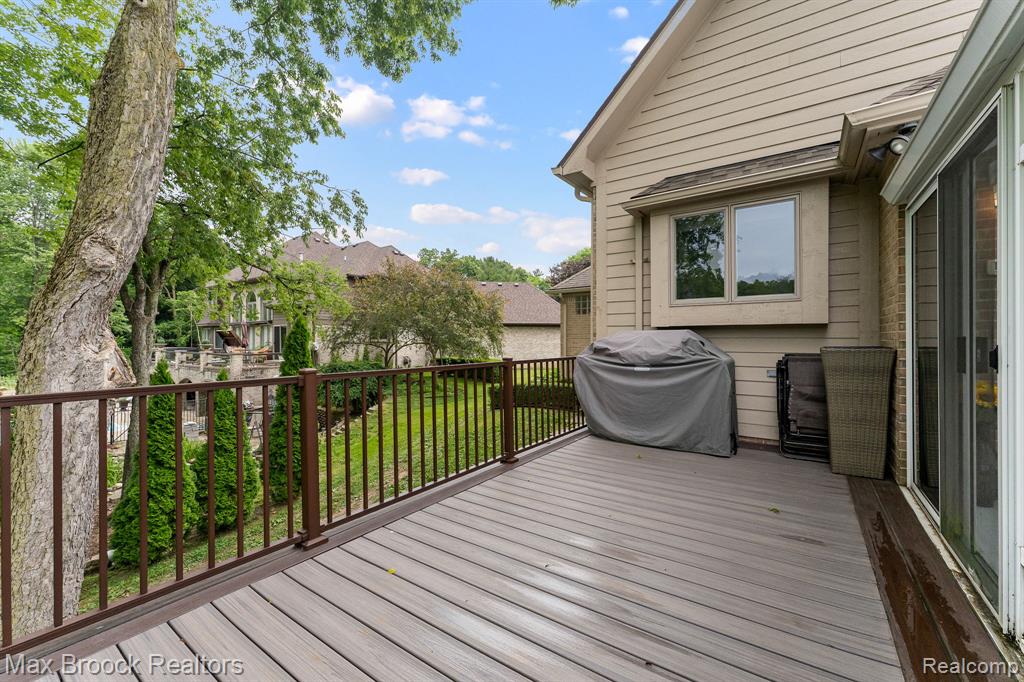 20403 Robinway Drive, Clinton Twp, MI 48036 — Photo 37