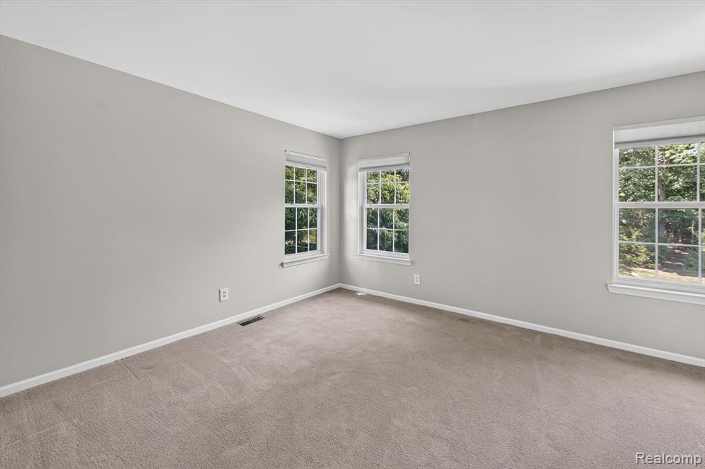 4895 Greenview Drive, Commerce Twp, MI 48382 — Photo 32