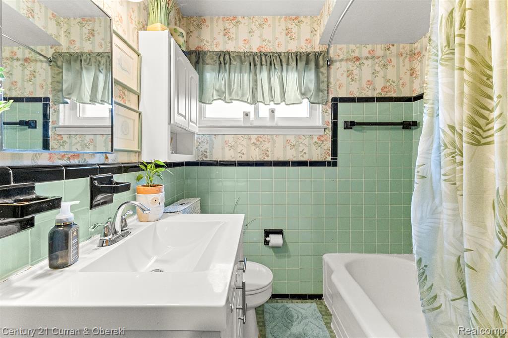 22151 Whitmore Street, Oak Park, MI 48237 — Photo 19