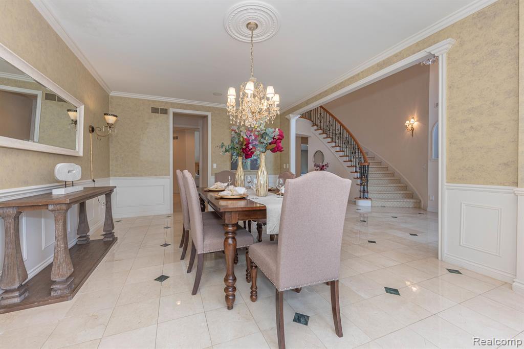 5003 HICKORY POINTE Drive, Orchard Lake Village, MI 48323 — Photo 16