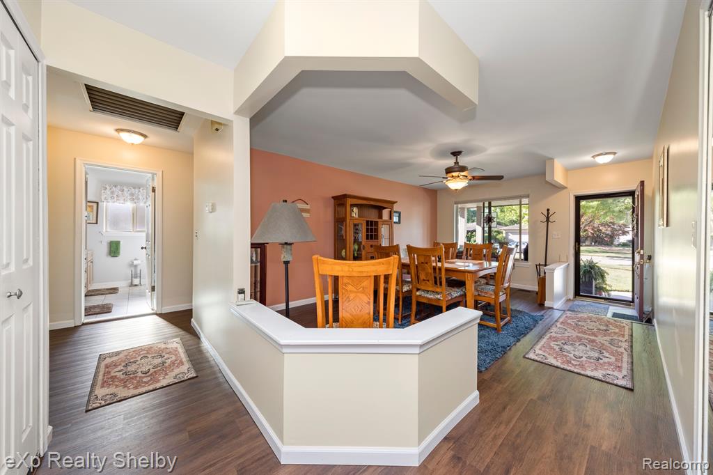 39611 HOLIDAY Drive, Sterling Heights, MI 48313 — Photo 5