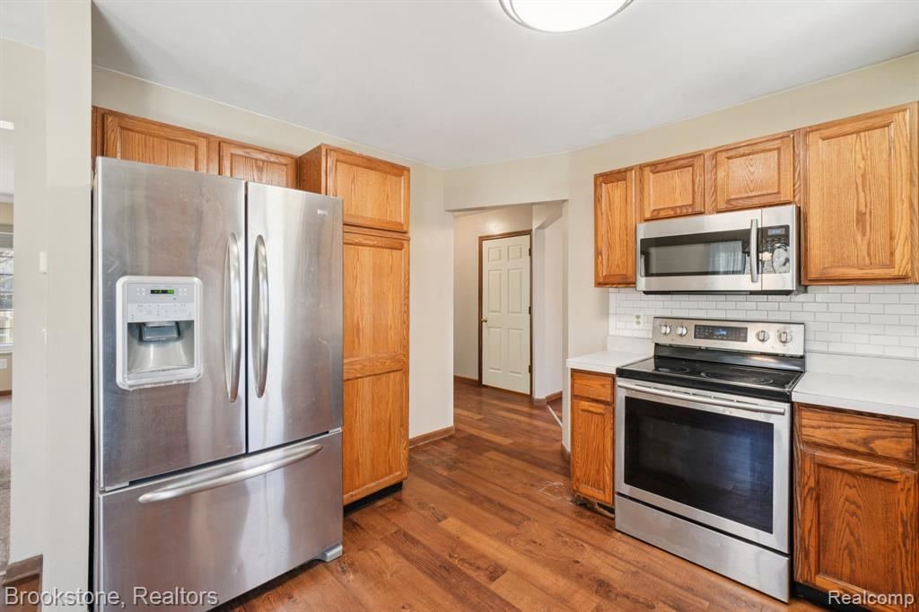 4207 Sunburst Avenue, Waterford, MI 48329 — Photo 11