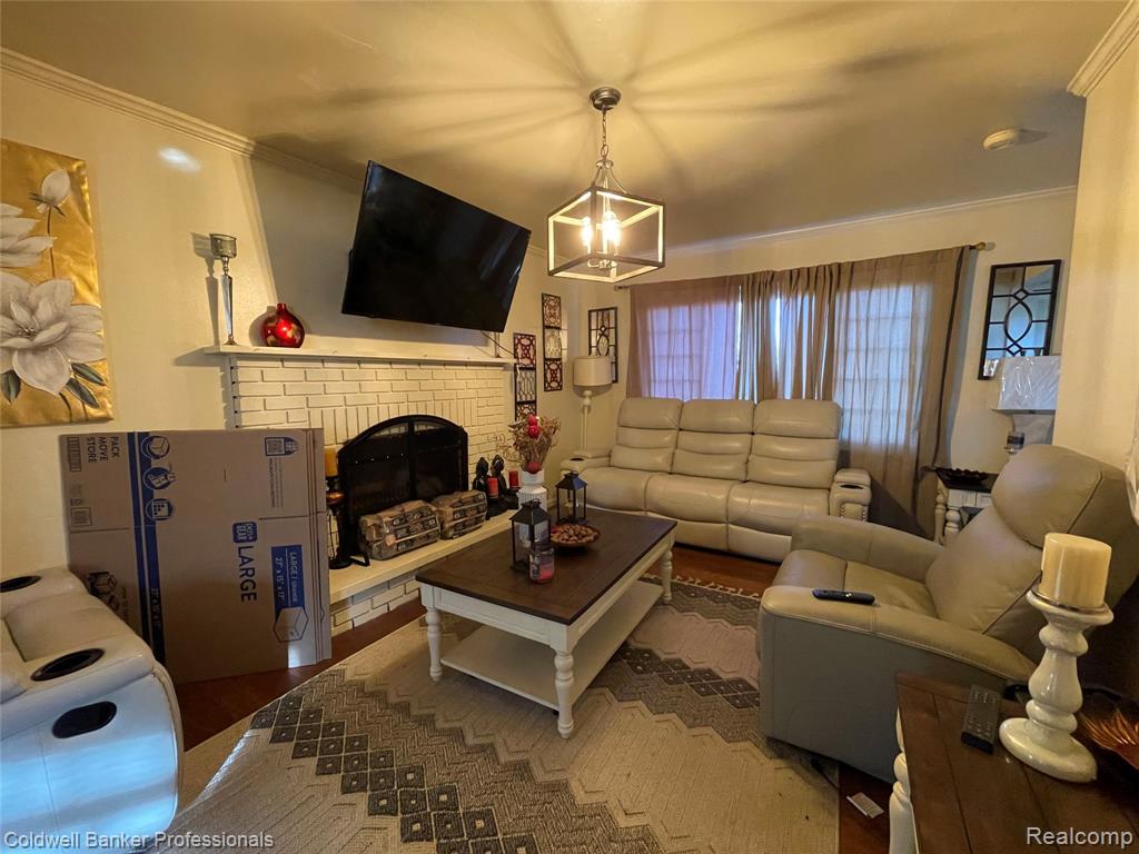 5021 Forest Side Drive, Flint, MI, 48532