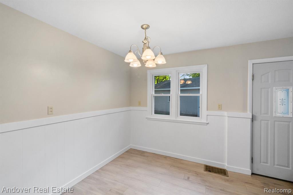 5254 LAKE HARBOR Road, Norton Shores, MI 49441 — Photo 10