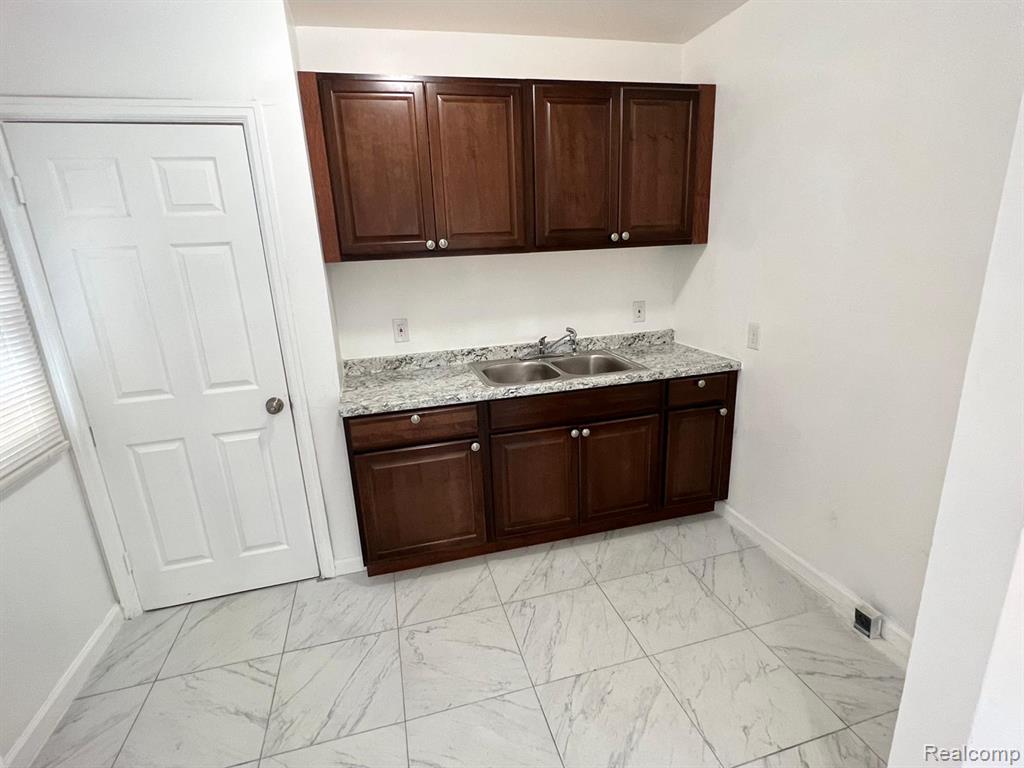 8279 Greenlawn Street, Detroit, MI 48204 — Photo 3