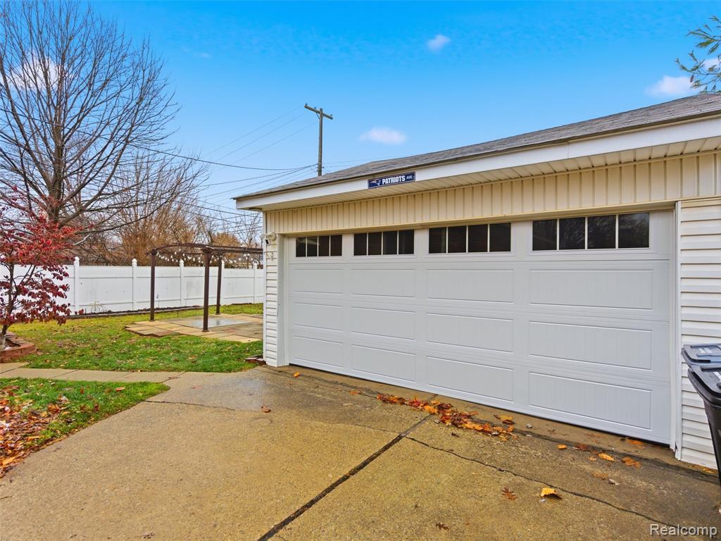 8878 Merriman Road, Livonia, MI 48150 — Photo 27