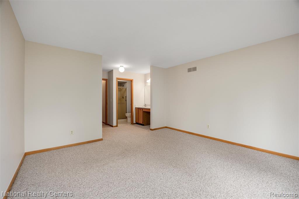 16061 Meadows Drive, Macomb, MI 48044 — Photo 9