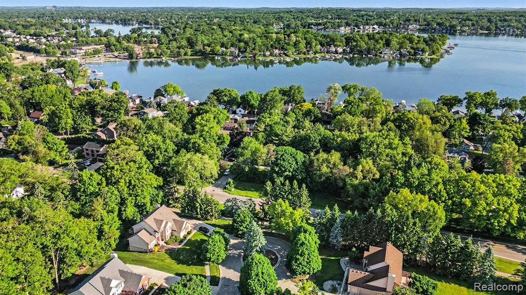 2491 Hoover Avenue, West Bloomfield, MI 48324 — Photo 15