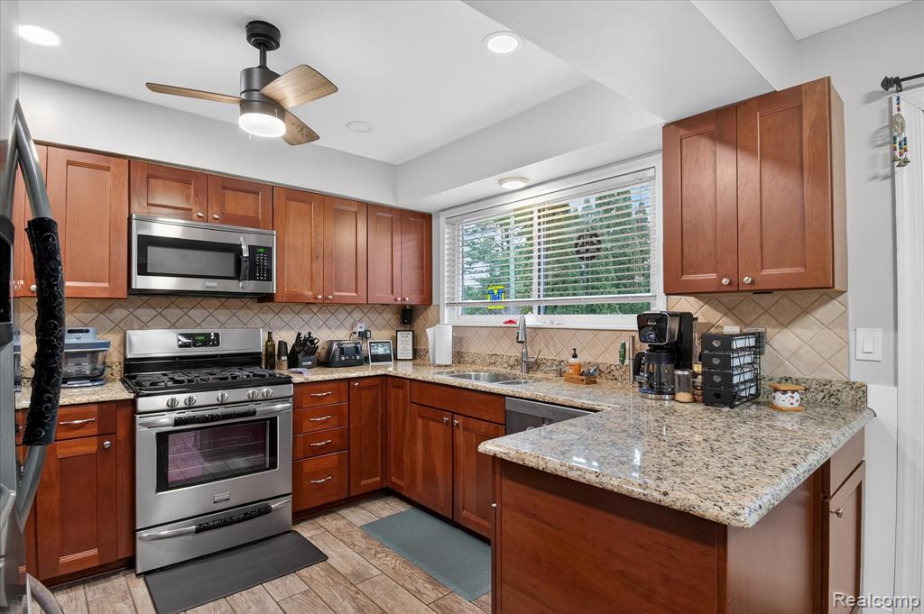 9474 Steephollow Drive, White Lake, MI — Photo 11