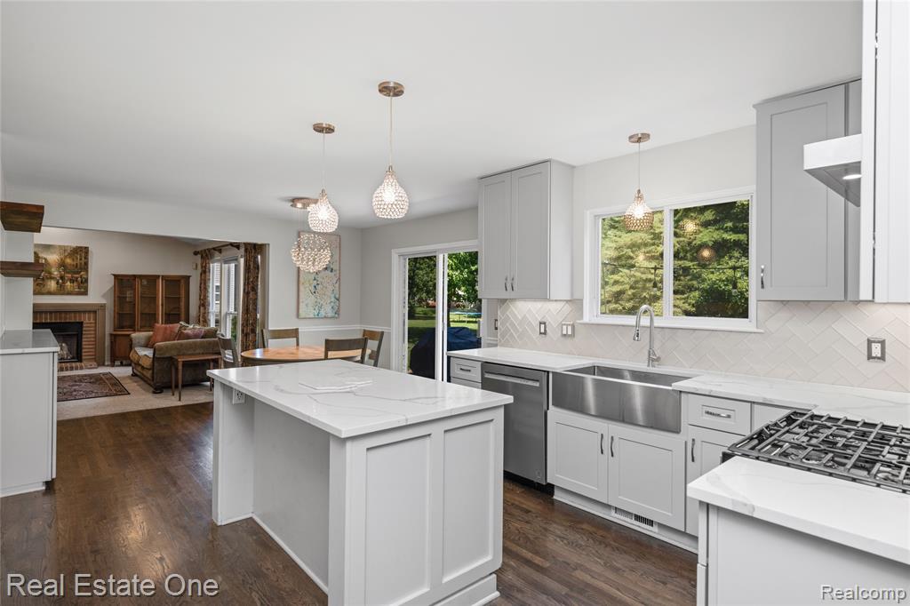 7570 Greenway Lane, West Bloomfield, MI 48324 — Photo 21