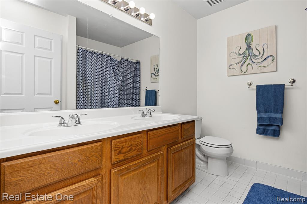 7570 Greenway Lane, West Bloomfield, MI 48324 — Photo 54