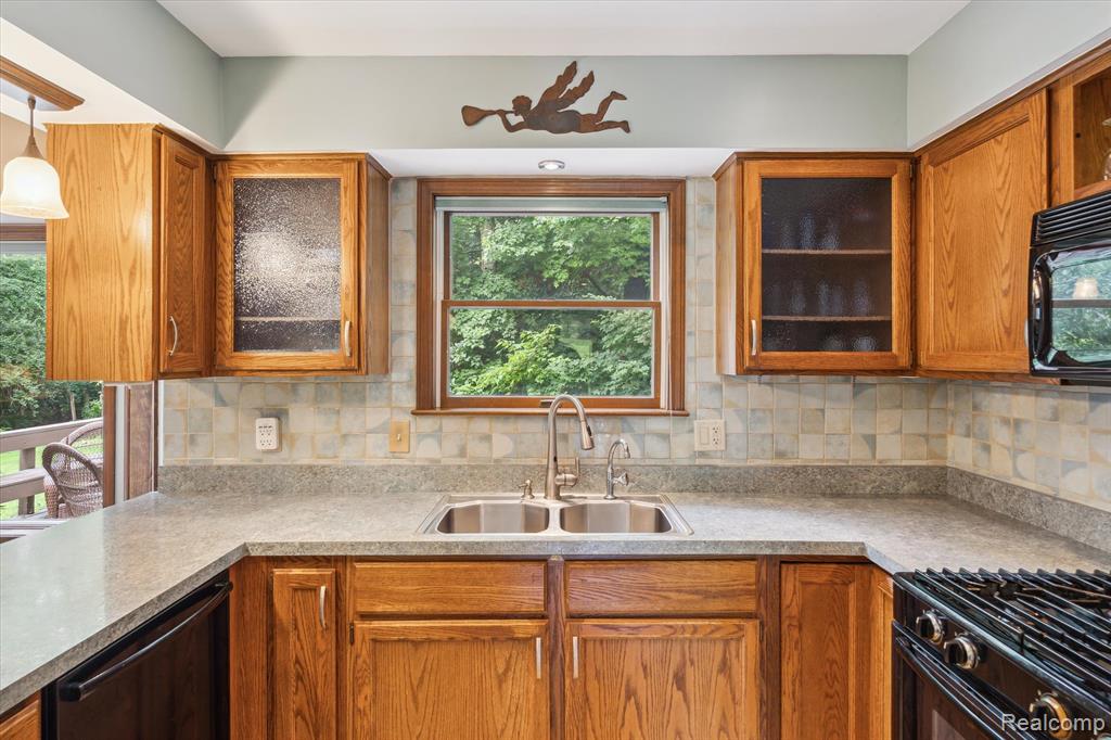7740 Athlone Drive, Brighton, MI 48116 — Photo 12
