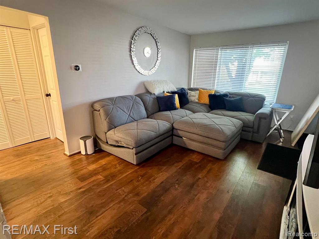 4859 MANSFIELD Avenue, H-06, Royal Oak, MI 48073 — Photo 2