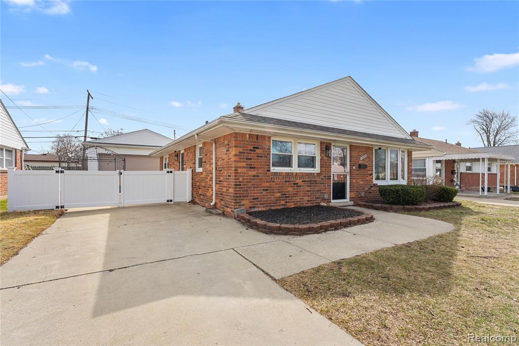18055 Hinton Street, Riverview, MI 48193 — Photo 2