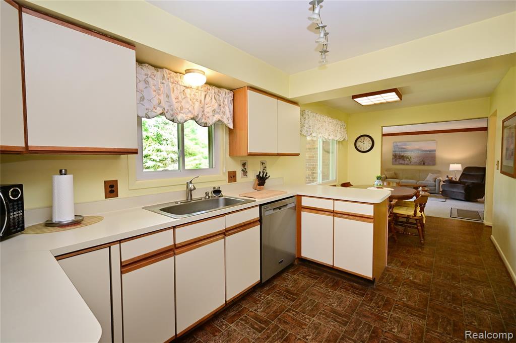 5888 Pentland Road, Bloomfield Hills, MI 48301 — Photo 13