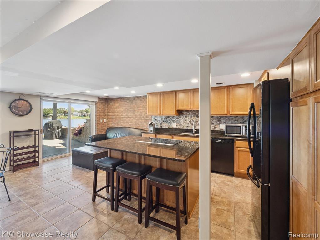 688 Wolverine Drive, Walled Lake, MI 48390 — Photo 29