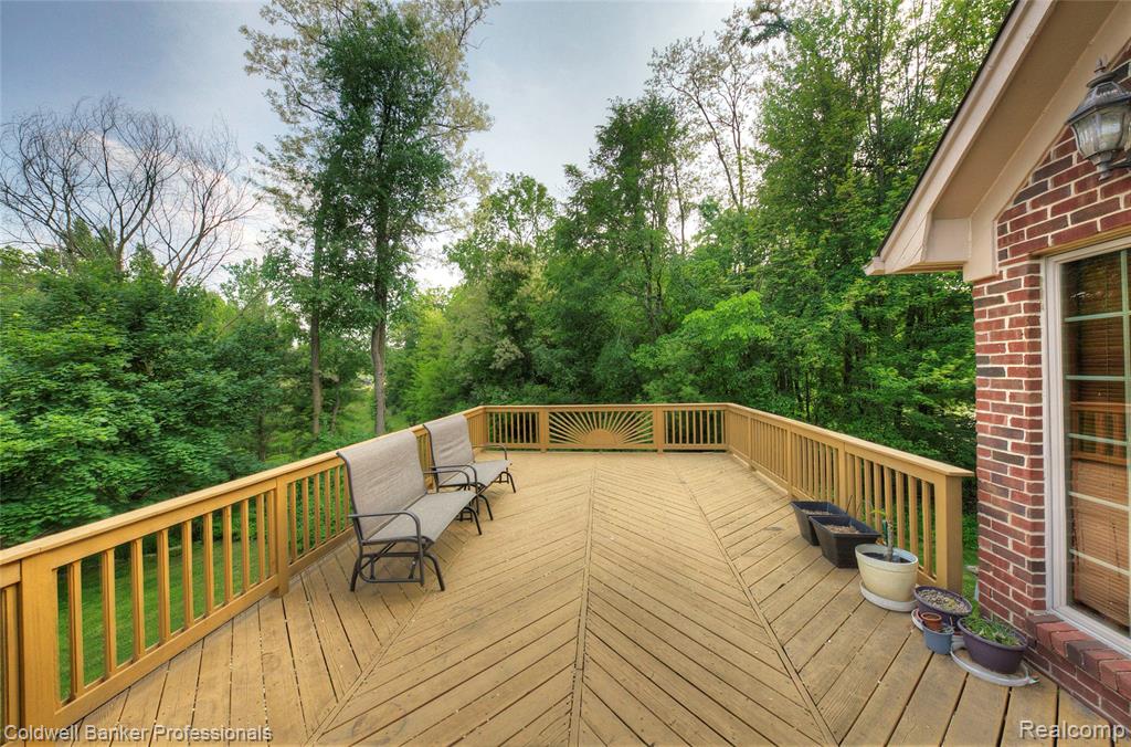 4546 Forest Edge Lane, West Bloomfield, MI 48323 — Photo 8
