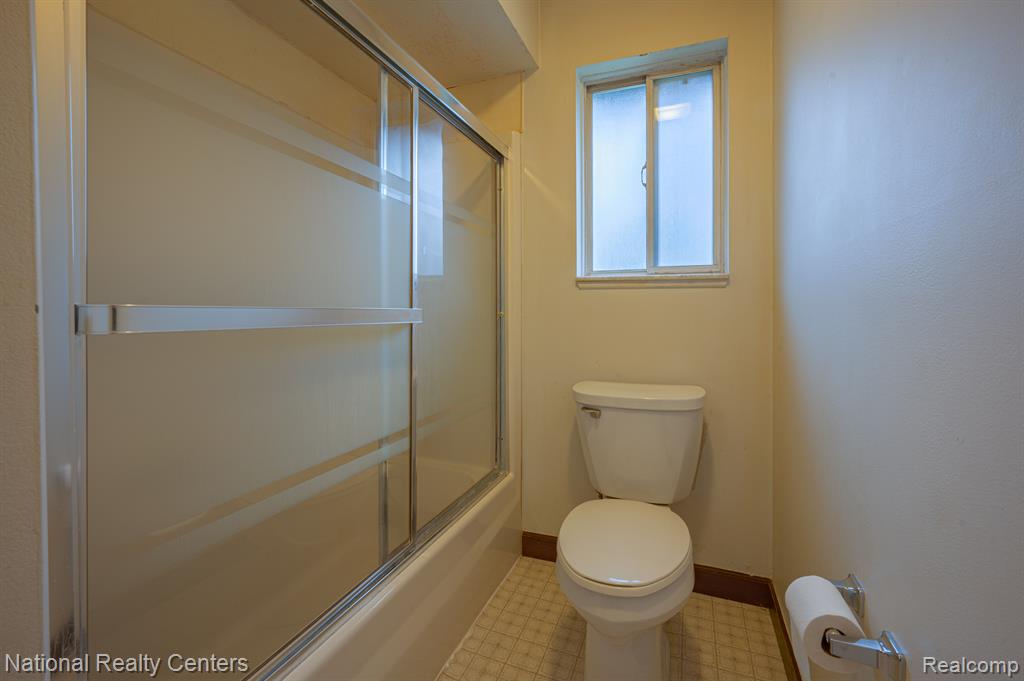 47445 DEQUINDRE Road, Rochester Hills, MI 48307 — Photo 16