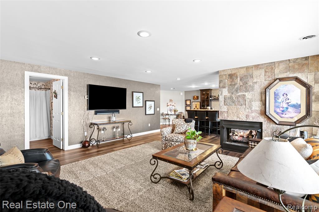 16048 Pine Bluff Court, Fenton, MI 48430 — Photo 24