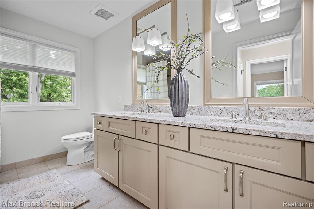 18341 Warwick Street W, Beverly Hills, MI 48025 — Photo 41