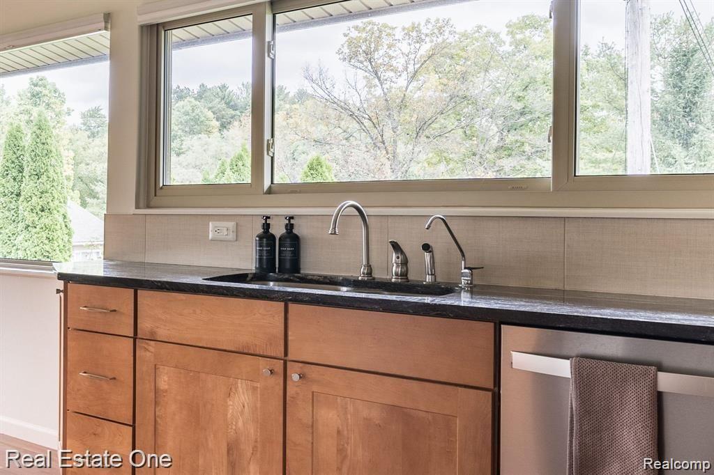 2728 DEVONSHIRE, Leonard, MI 48367 — Photo 19