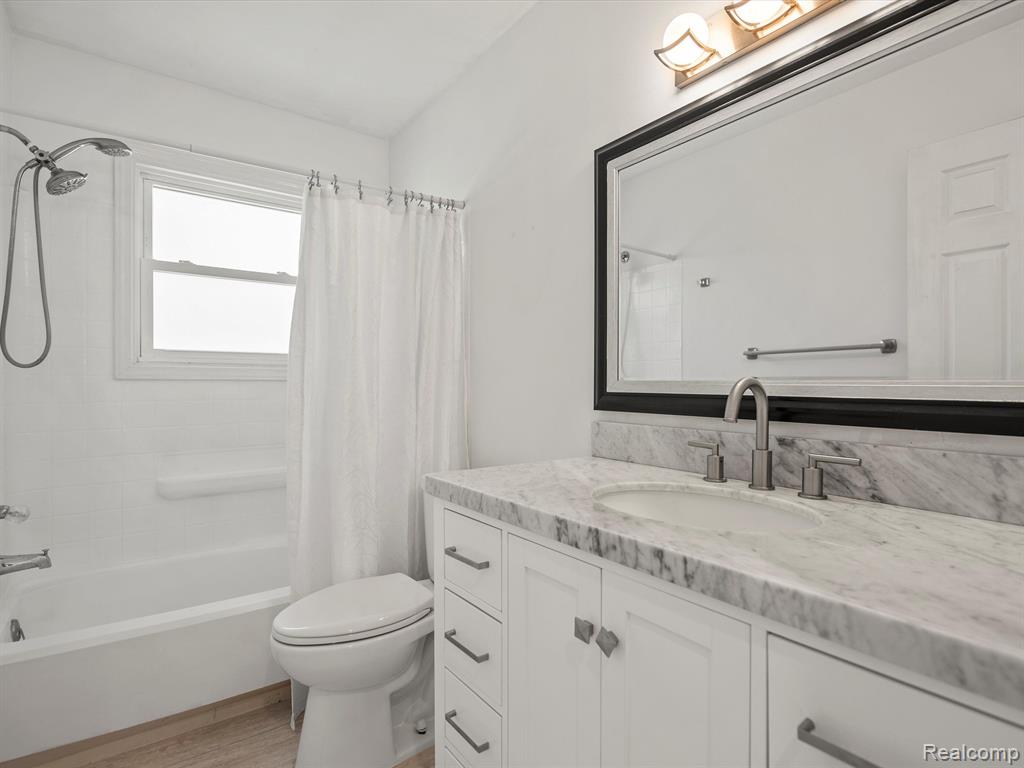 860 MANOR Drive, Milford, MI 48381 — Photo 9