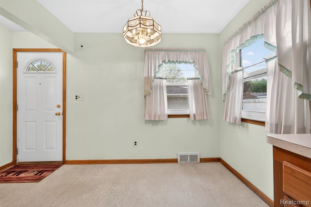 8300 Kinmore Street, Dearborn Heights, MI 48127 — Photo 6