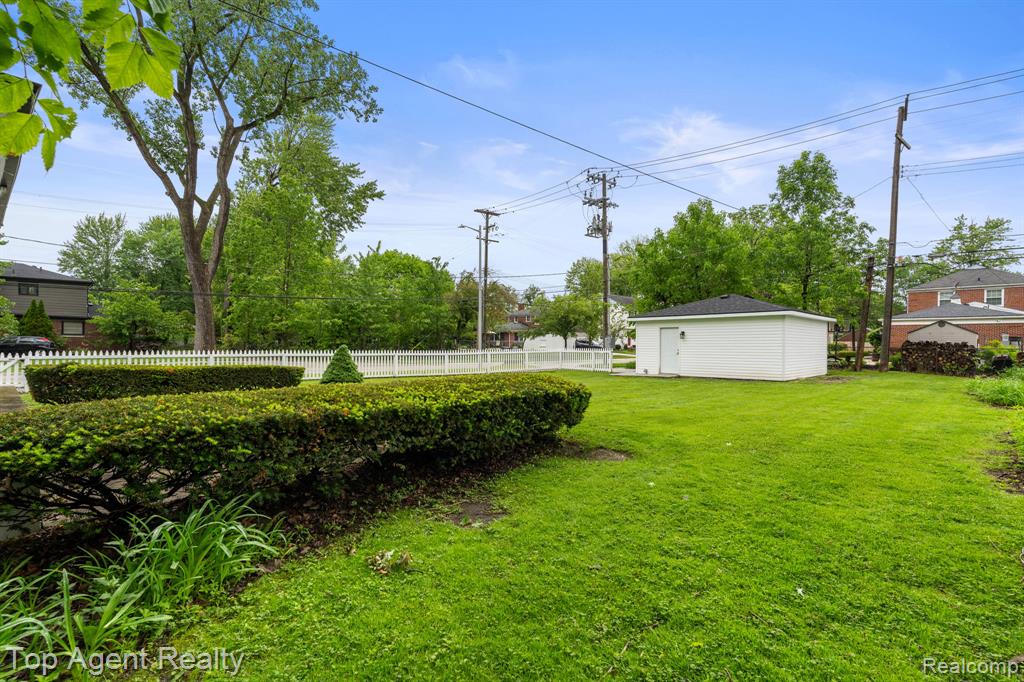 1894 Broadstone Road, Grosse Pointe Woods, MI 48236 — Photo 44