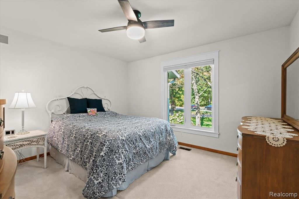 12002 Renfrew Court, Hartland, MI 48353 — Photo 30